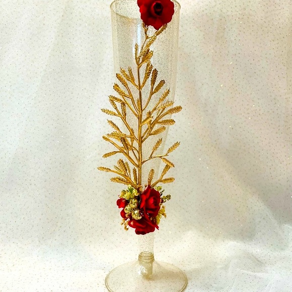 Set of 12 CHAMPAGNE PLASTIC RED AND GOLD SET OF 12 Red and goldChampagne